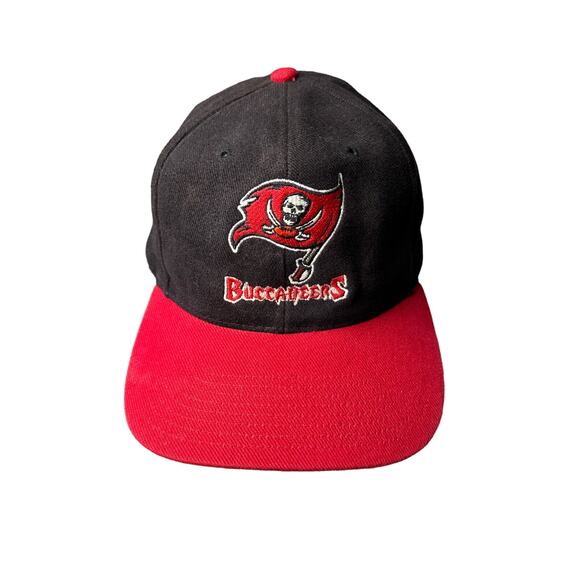 Vintage 90s Tampa Bay Buccaneers Cap Hat Men's Black Strapback Adjustable 5759 - Picture 1 of 7